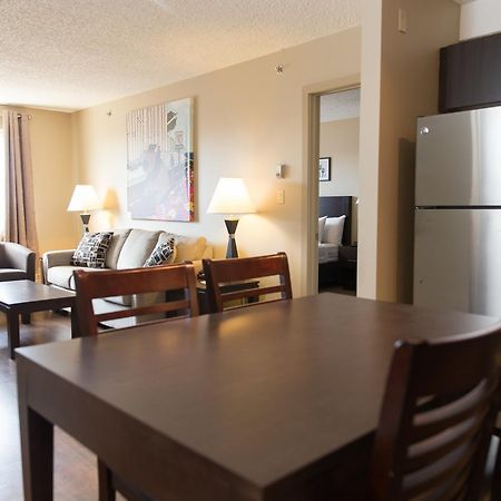 Capital Suites เยลโลว์ไนฟ์ ภายนอก รูปภาพ