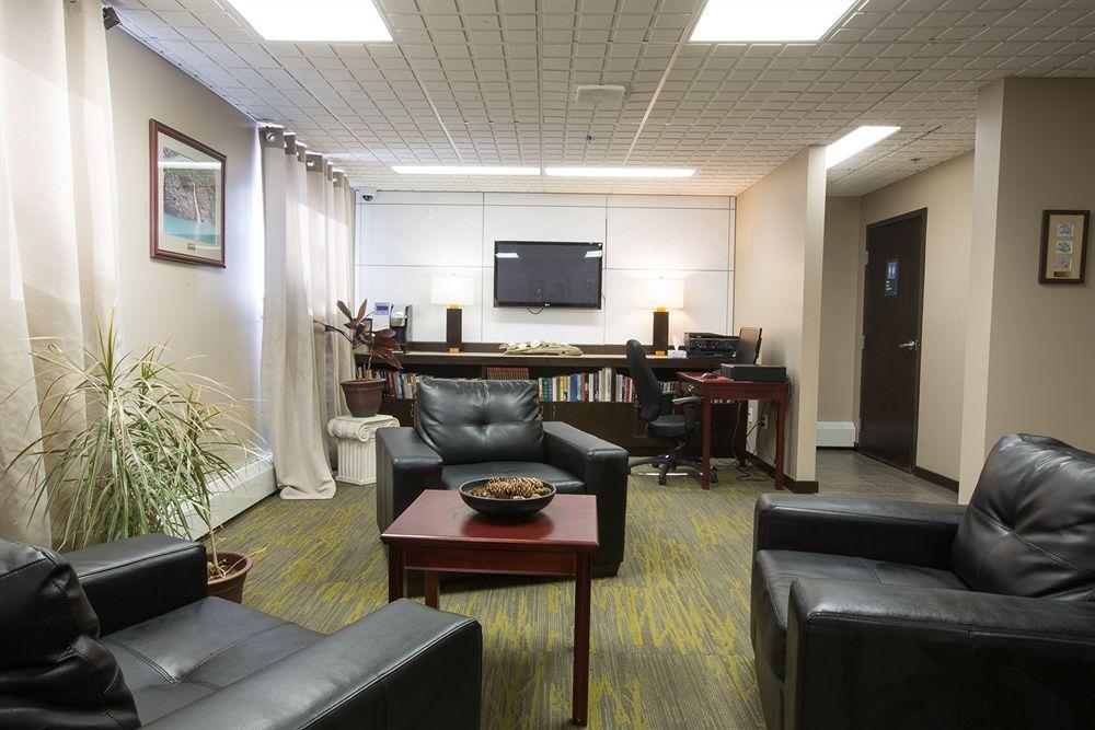 Capital Suites เยลโลว์ไนฟ์ ภายนอก รูปภาพ