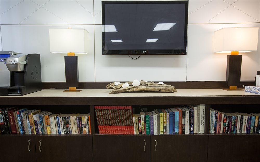 Capital Suites เยลโลว์ไนฟ์ ภายนอก รูปภาพ