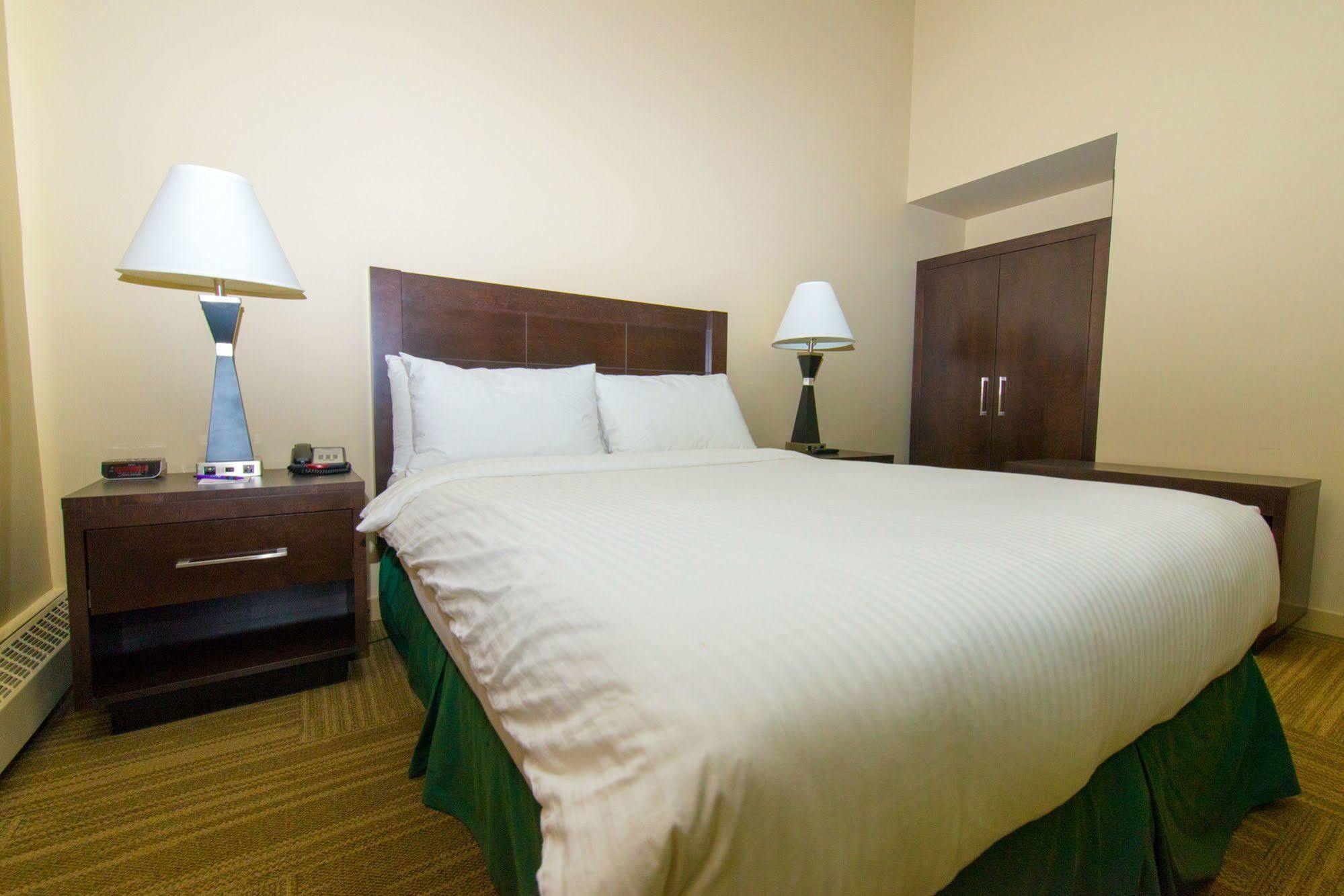 Capital Suites เยลโลว์ไนฟ์ ภายนอก รูปภาพ
